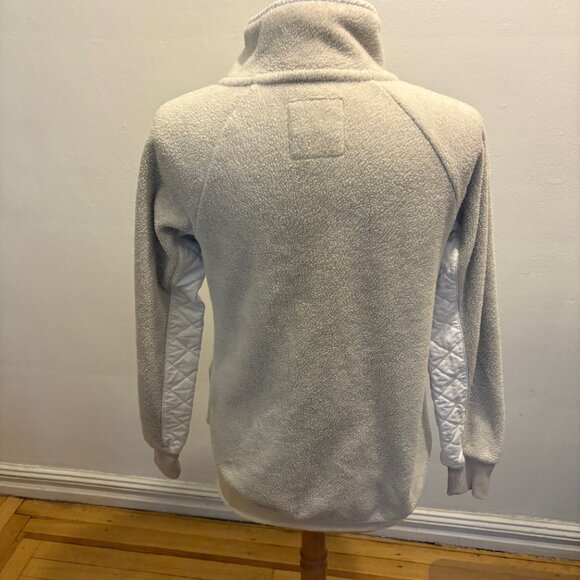 Abercrombie & Fitch asymmetrical snap up sherpa top with quilting in lt grey - Picture 3 of 8